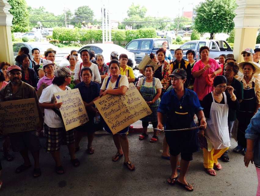 จ.นครนายก –ชาวบ้านประท้วง เรื่องสะพานข้ามแม่น้ำพัง