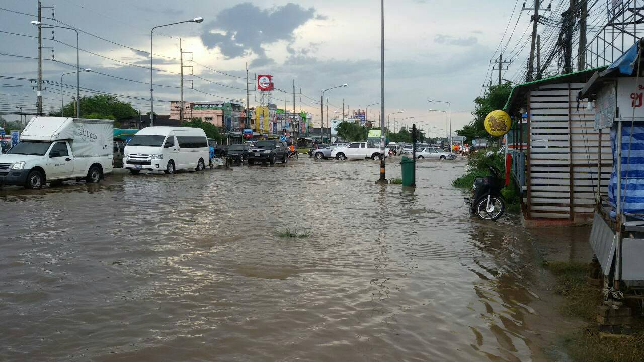 สระแก้ว ฝนตกหนักน้ำท่วมขัง ส่งผลรถติดประชาชนเดือดร้อน
