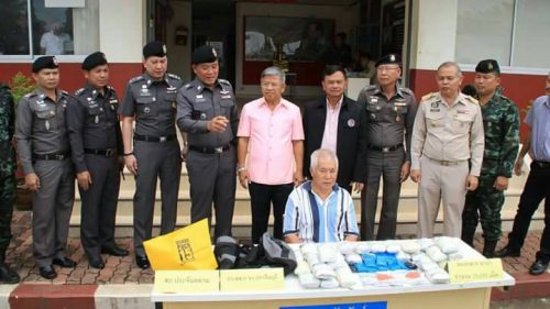  ปราจีนบุรี-ตร.รวบ เฒ่าวัย68 ปี ใช้รถหรุขนยาบ้าเกือบ 80,000 เม็ดขณะนำส่งลูกค้าในเขตปราจีนบุรี